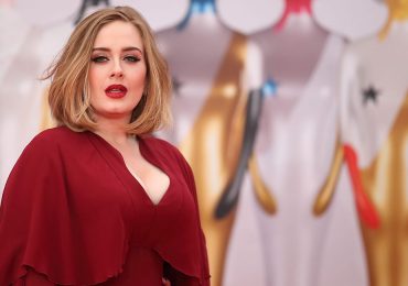Adele falla con su outfit para los Brit Awards 2016