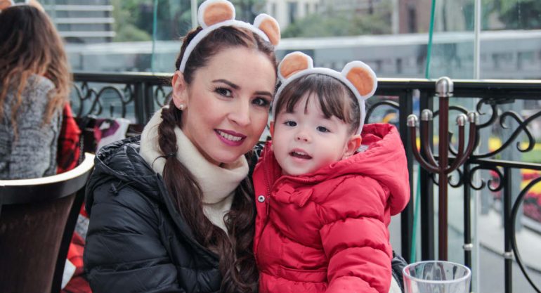 Andrea Torre y su hija disfrutaron del 'Bolo Fest ...