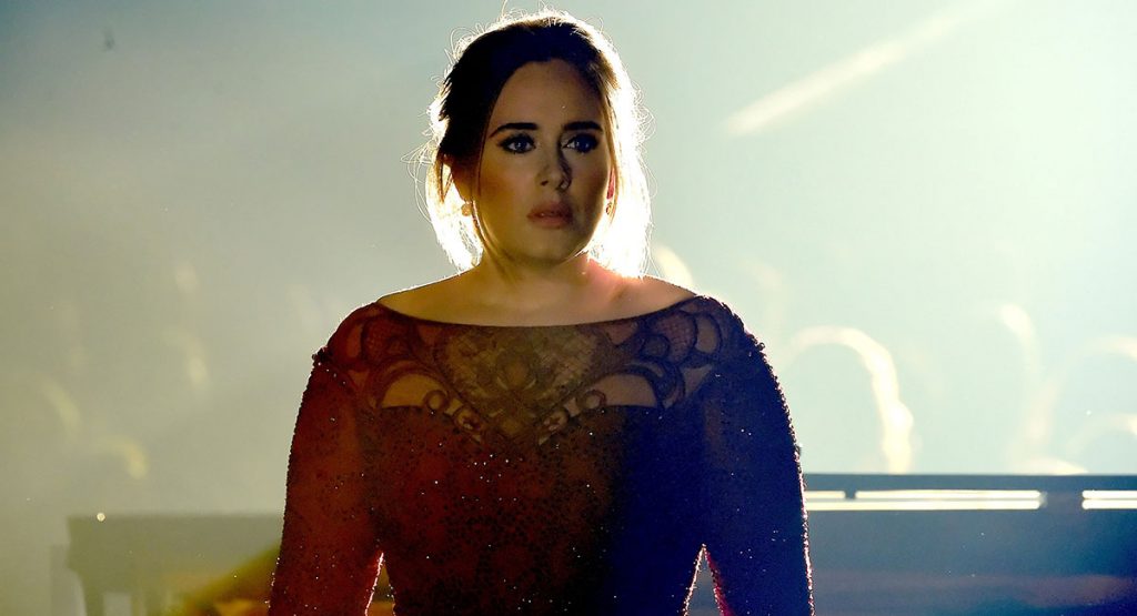 El deslumbrante cambio de Adele en los Grammy Awards 2016