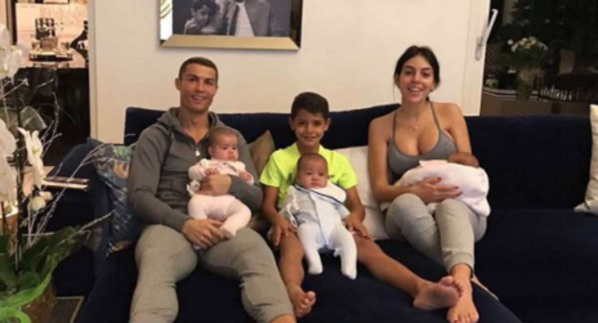 El primer álbum de los hijos de Cristiano Ronaldo - Revista Caras