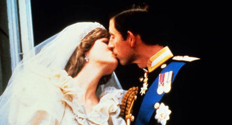 El regalo del príncipe Carlos a su ex días antes de su boda con Diana