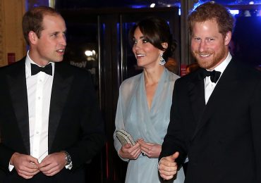 James Bond conoce a la realeza británica