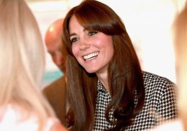 La Duquesa de Cambridge le da un nuevo aire a su look