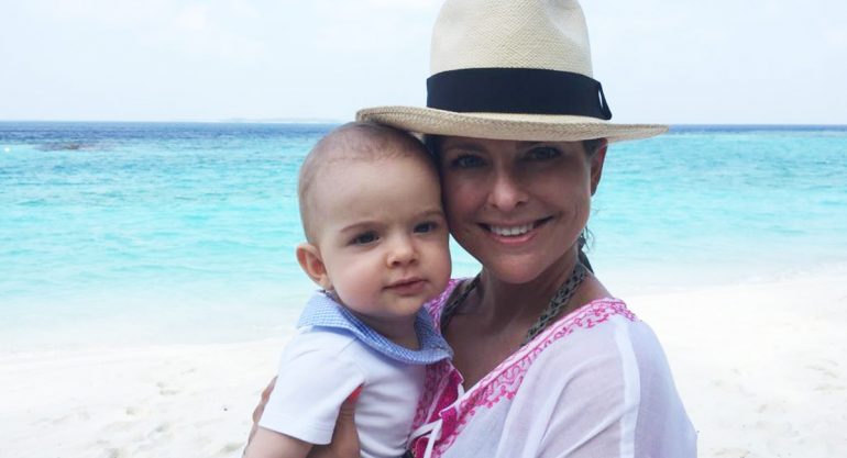 La princesa Magdalena comparte fotos de sus vacaciones en la playa