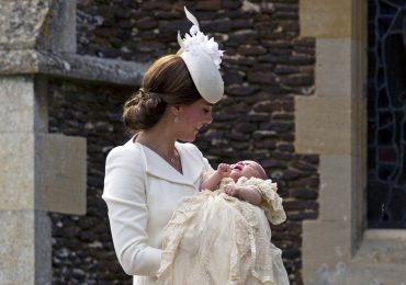 La razÃ³n por la que Kate Middleton no viste a la princesa Charlotte con vestidos