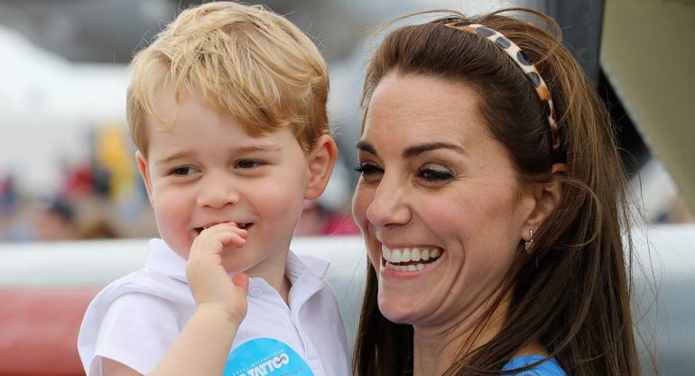 Las tiernas imágenes del Príncipe George en su debut como 'mini' piloto