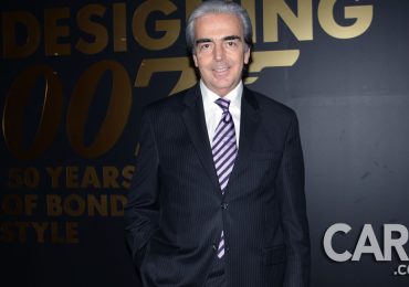 Lorenzo Lazo en la inauguración de  Designing 007: Fifty Years of Bond Style