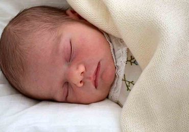 Primera foto oficial del príncipe Oscar de Suecia