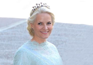 Princesa de Noruega pide dejar en paz a su hijo