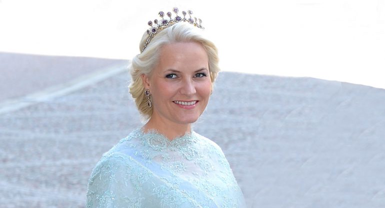 Princesa de Noruega pide dejar en paz a su hijo