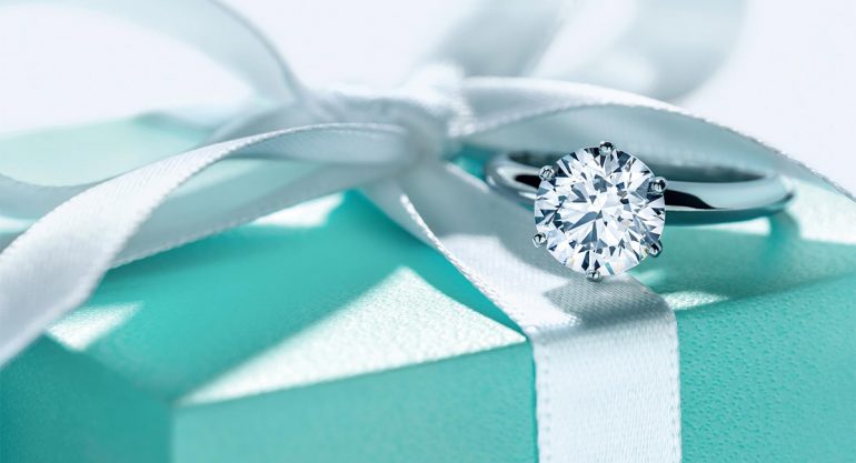 Tiffany & Co gana demanda millonaria a Cotsco