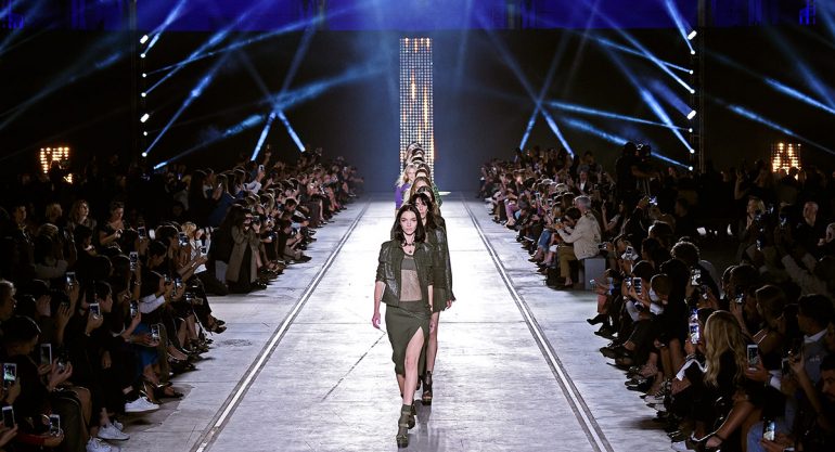 Versace no participará en los desfiles de Haute Couture en París