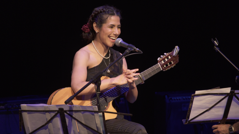 Rosalía León le canta a México desde Cuba