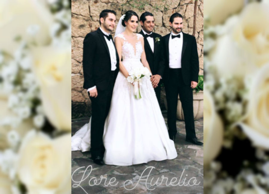 Ximena Navarrete feliz en la boda de su prima Lorena