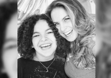 Lucerito Mijares se despidió de sus chinos y cambió de look a rubia y lacia