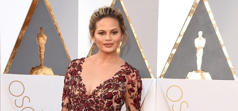 Chrissy Teigen comparte resutado operacion pecho