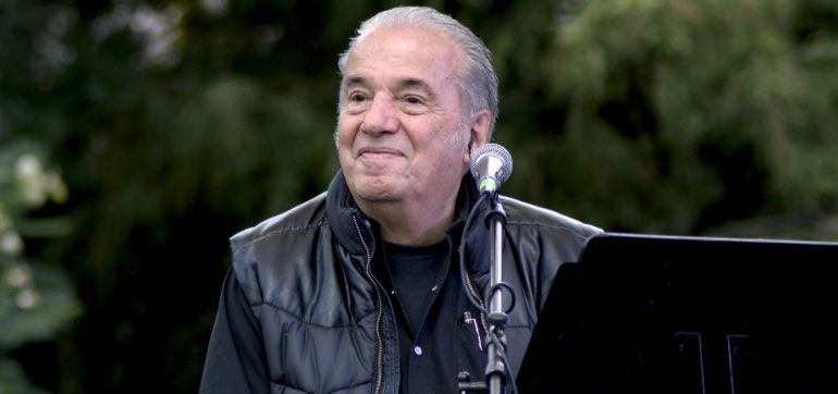 Muere óScar Chávez de coronavirus