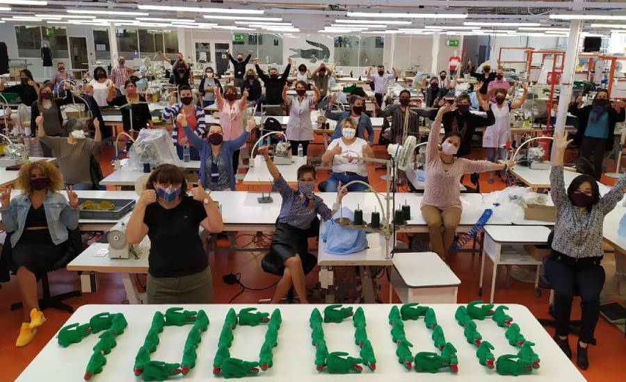 Lacoste produce tapabocas