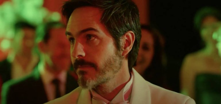 Mauricio Ochmann en la serie R