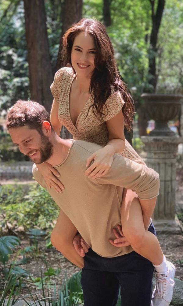 Christopher Uckermann y su novia Muriel Hernández