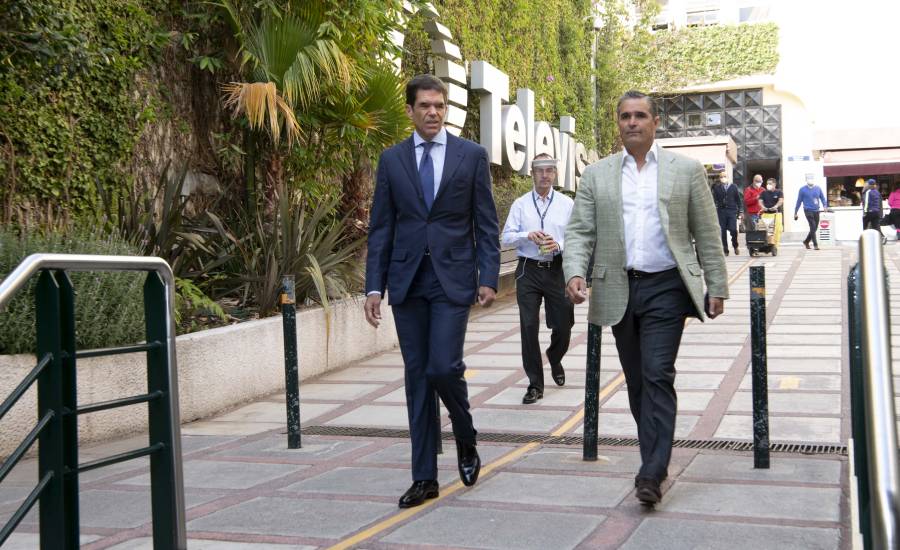 Ceos de Televisa visitan fotos