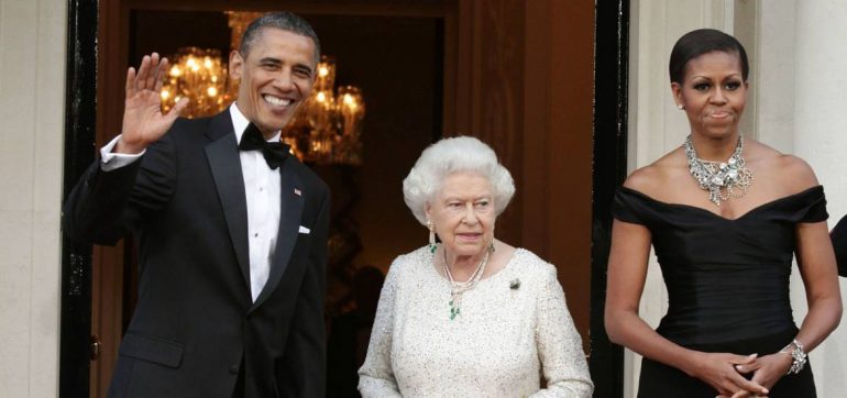 la reina isabel lloró con un regalo de Obama