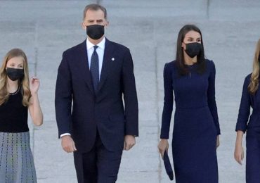 La princesa Leonor le recuerda al Rey ponerse la mascarilla