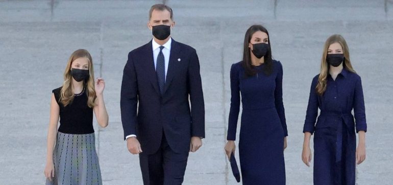 La princesa Leonor le recuerda al Rey ponerse la mascarilla