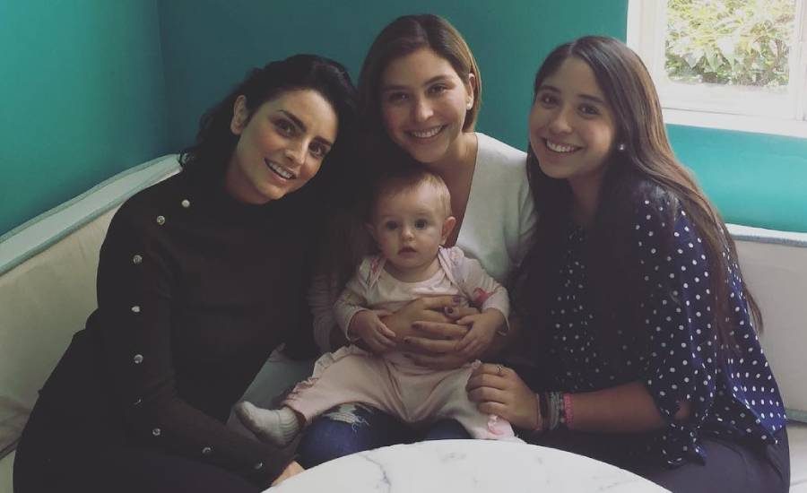 Conoce a las hermanas de Aislinn Derbez