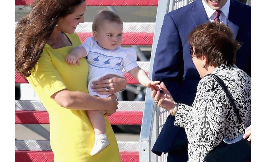 A su llegada a Australia, el príncipe George se robó  todas las miradas. 