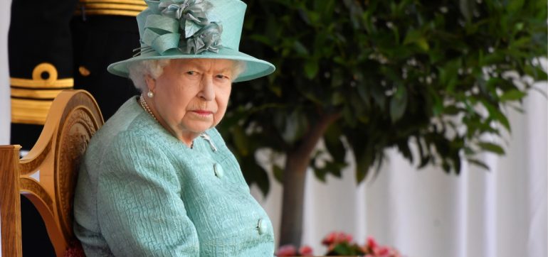 reina isabel II lanza propia marca ginebra