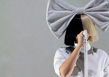 Sia se convierte abuela 44 años