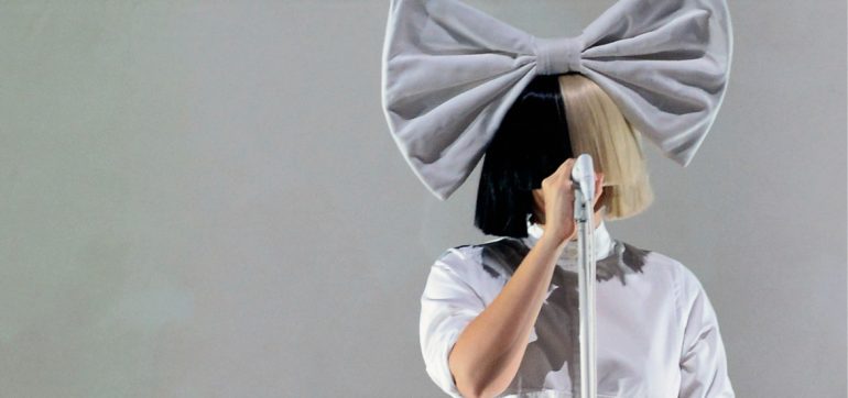 Sia se convierte abuela 44 años