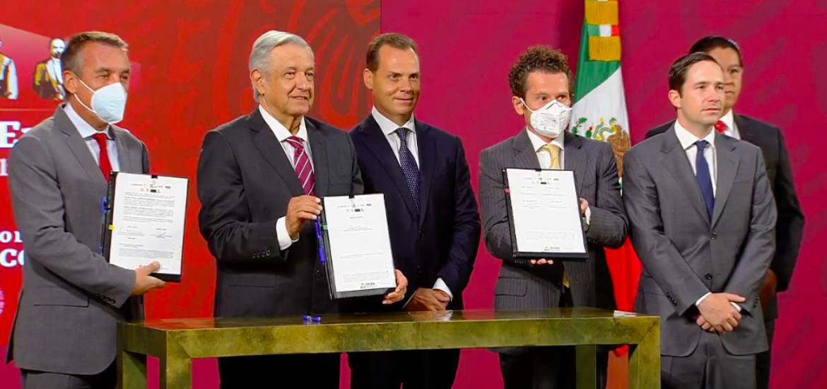 Emilio Azcárraga firma acuerdo historico