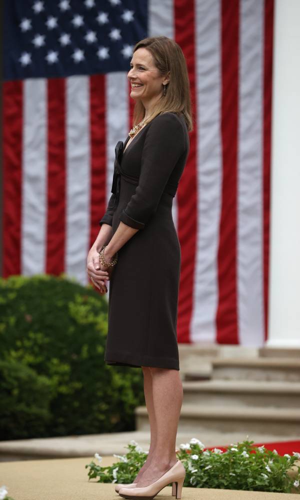 Trump nomina a Amy Coney Barret