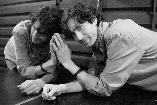 Benny Ibarra es un cantante y compositor mexicano, hijo de Benny Ibarra papá y Julissa