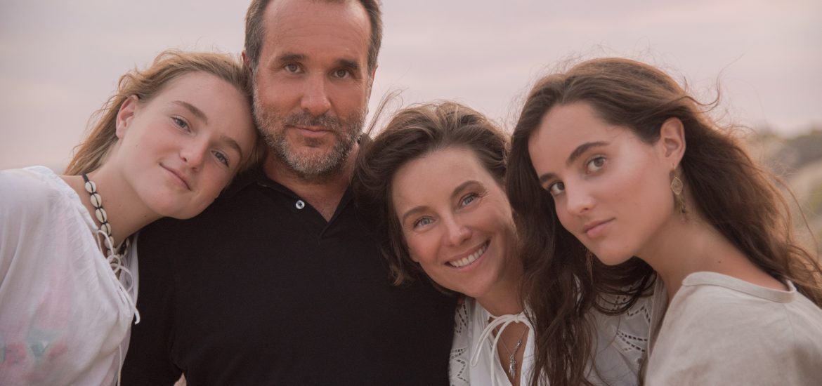 ¡Dominika Paleta y Fabián Ibarra se escaparon con sus hijas a las paradisiacas playas de Los Cabos! La familia completa disfrutó del buen clima, el sol, la arena y el mar.