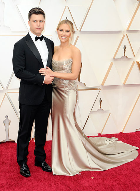 Colin Jost y Scarlett Johansson