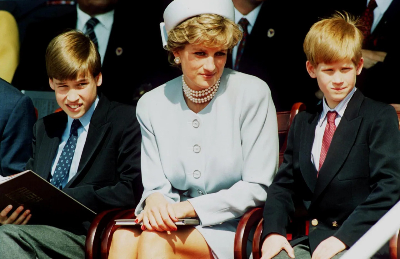 Lady Di junto a sus hijos William y Harry