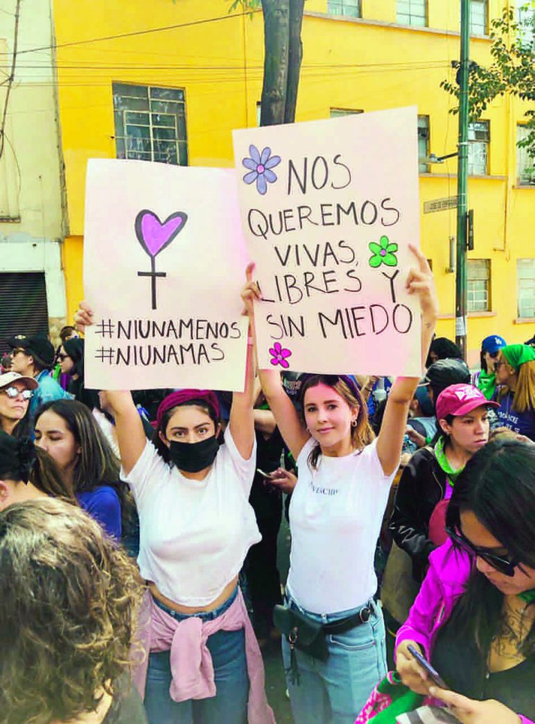 Paulina Goto marcha feminista