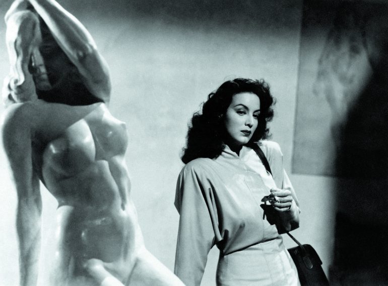 Maria Félix in The Kneeling Goddess
