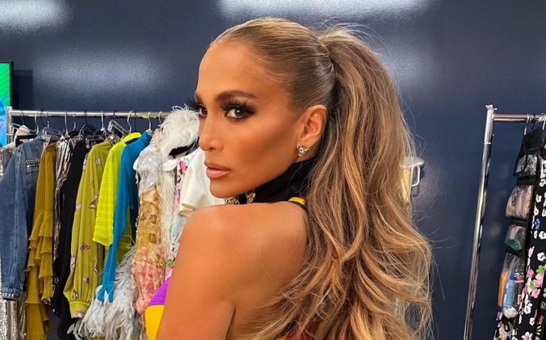 Jennifer Lopez Vax Live