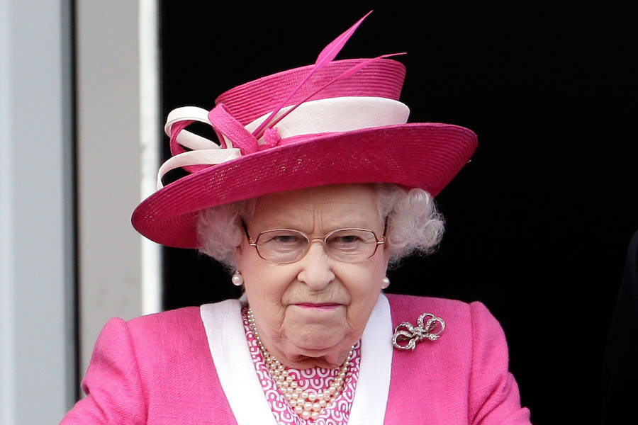 Cuánto cobra la reina Isabel II