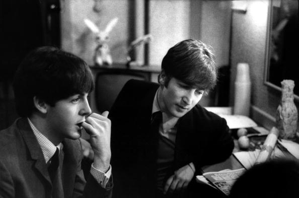 paul mccartney y john lennon the beatles