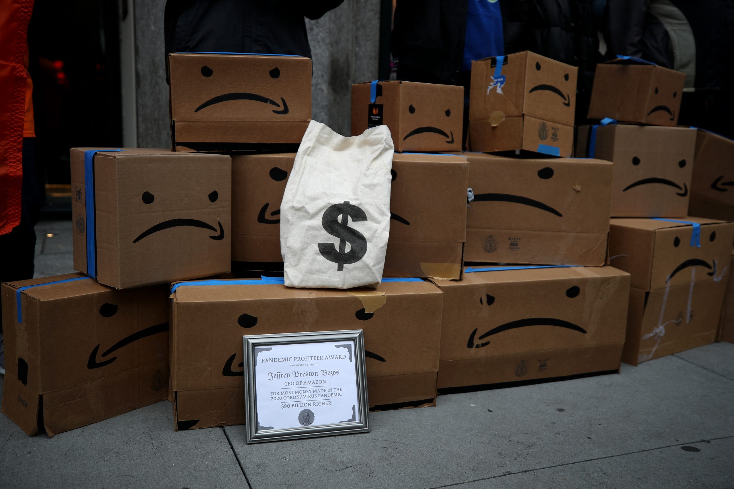 Jeff Bezos ya no es el director operativo de Amazon