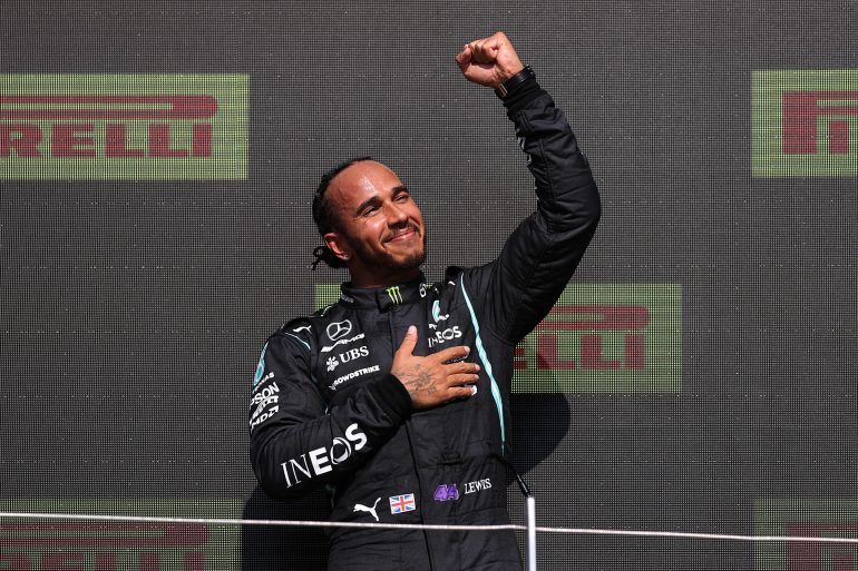 Lewis Hamilton es víctima de insultos racistas