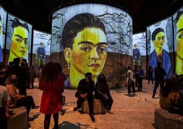 Familia Frida Kahlo experiencia inmersiva