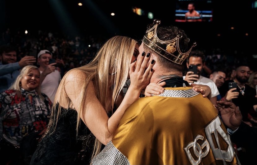 canelo y su esposa