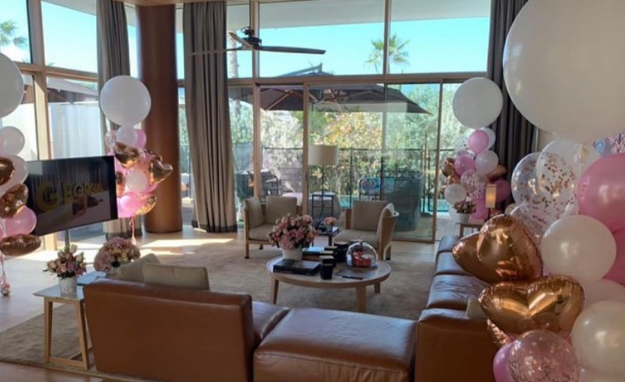 Con globos y flores, la familia de Cristiano recibió a Georgina.
