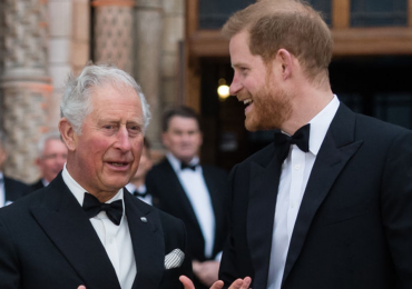 El príncipe Harry intenta limar asperezas con la familia real